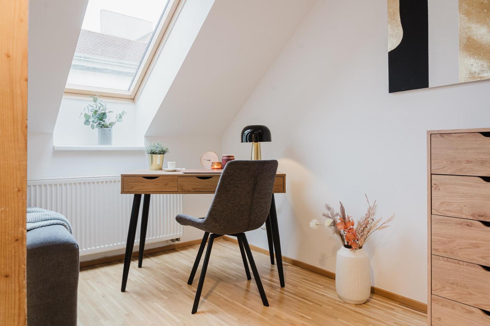 Days - Attic Loft - Work Space - Private Parking Prague