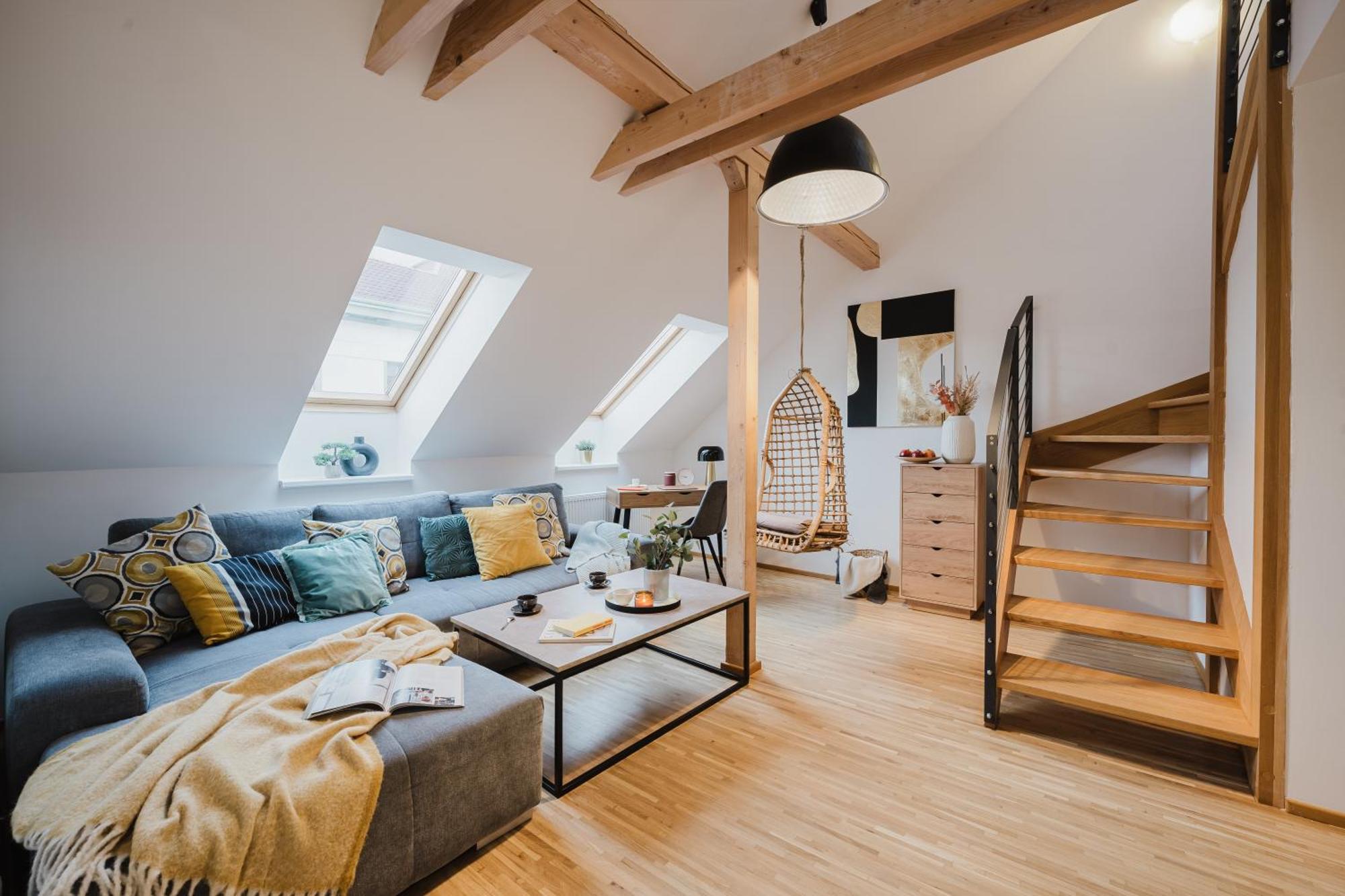 Days - Attic Loft - Work Space - Private Parking * Prague