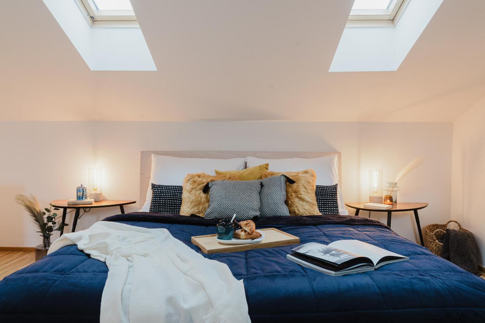 Days - Attic Loft - Work Space - Private Parking Apartment Prague