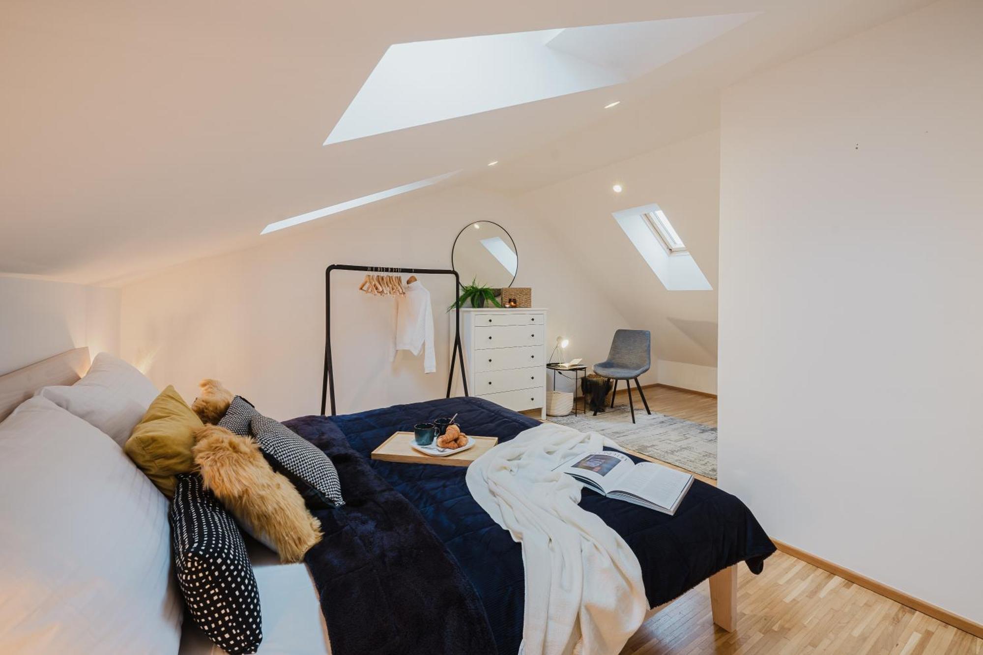 Days - Attic Loft - Work Space - Private Parking * Prague