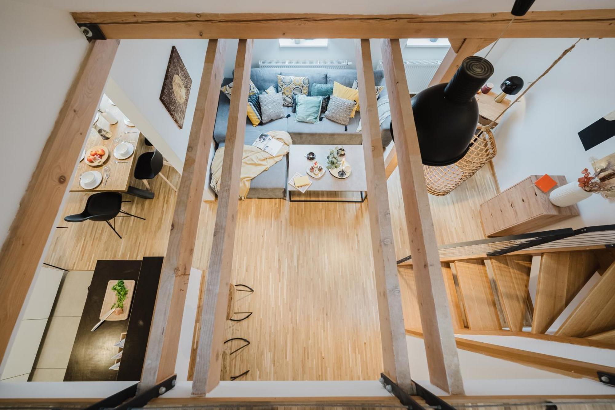 Apartment Days - Attic Loft - Work Space - Private Parking *