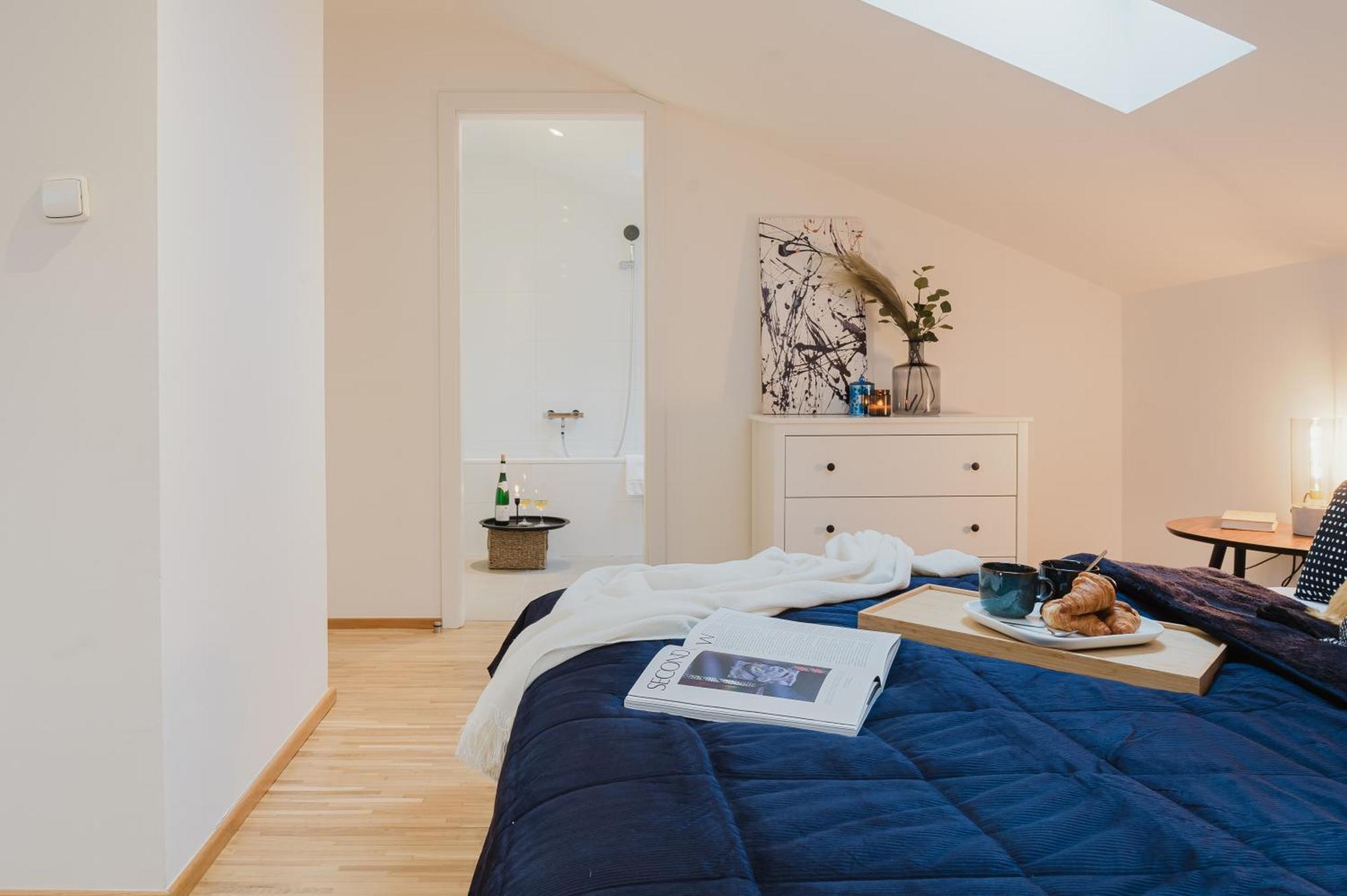 Days - Attic Loft - Work Space - Private Parking Prague