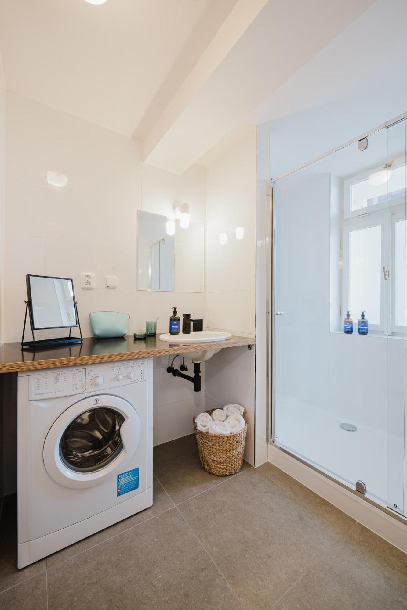 Apartment Days - Attic Loft - Work Space - Private Parking Prague