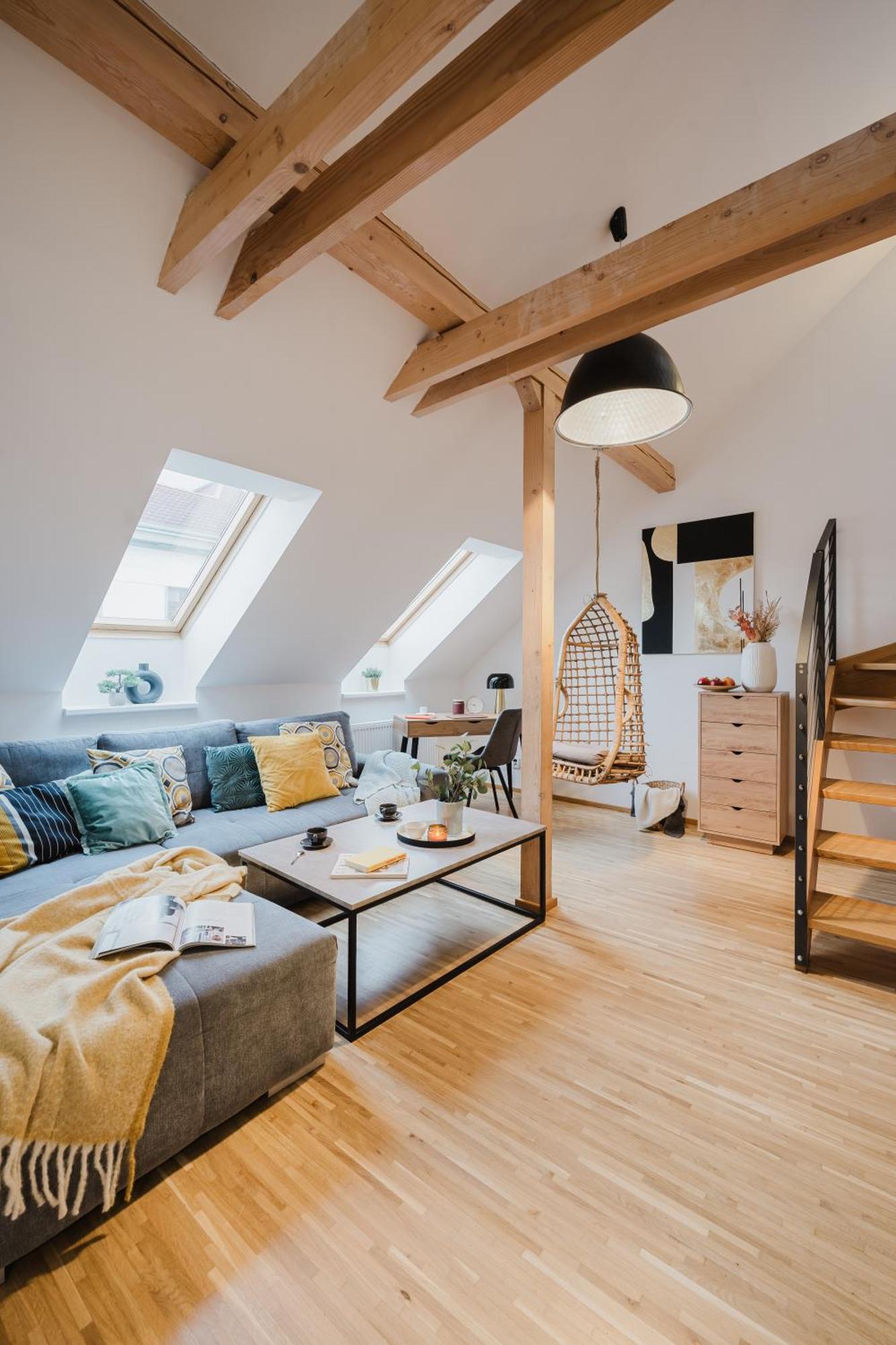 Days - Attic Loft - Work Space - Private Parking Apartment
