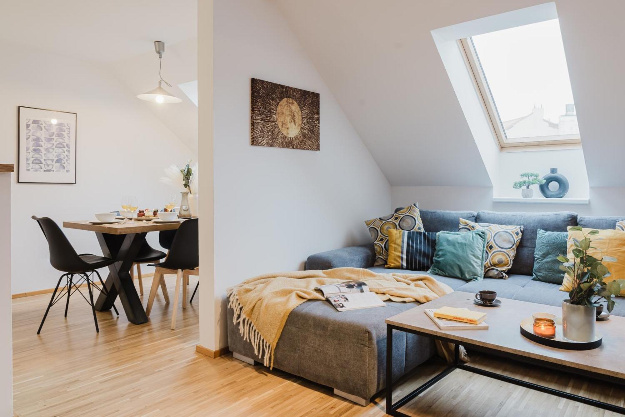 Apartment Days - Attic Loft - Work Space - Private Parking