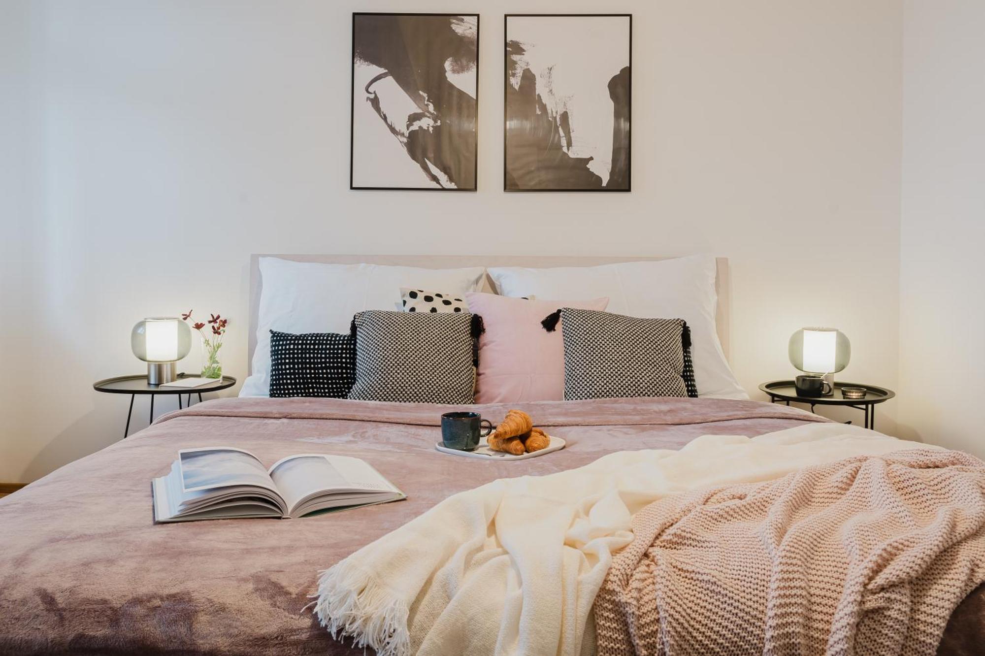 Apartment Days - Attic Loft - Work Space - Private Parking Prague